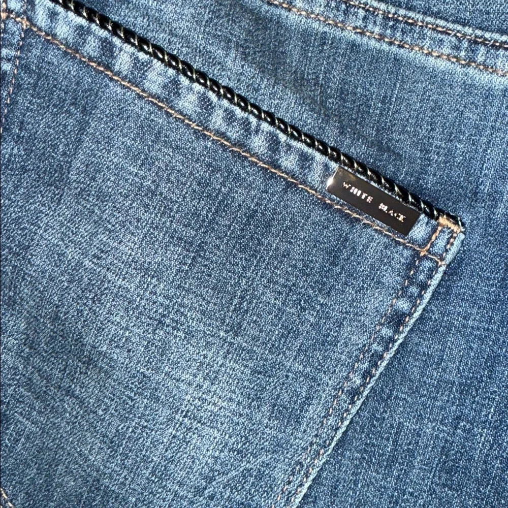 Size 8 WHBM Everyday Soft Skinny Ankle Blue Jeans. Like New. Faux Leather Trim - Picture 7 of 7